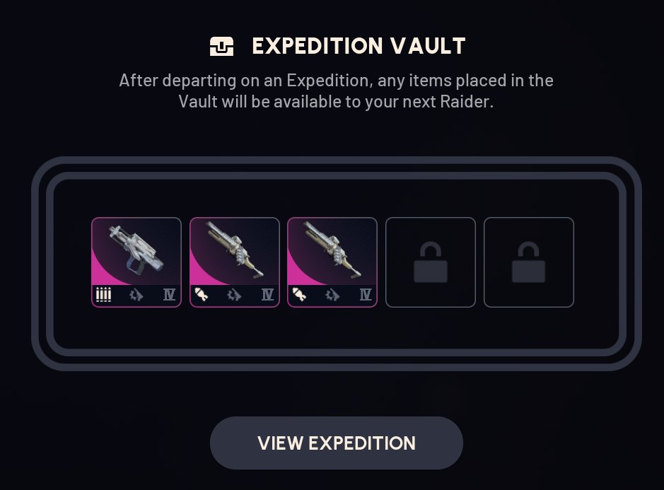 Expedition Vault: tři z pěti slotů obsazené zbraněmi úrovně IV